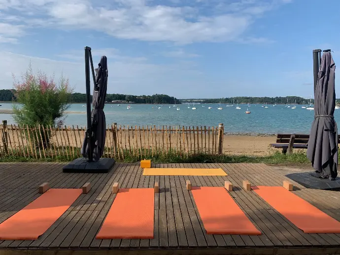 yoga vue sur mer, yoga plage